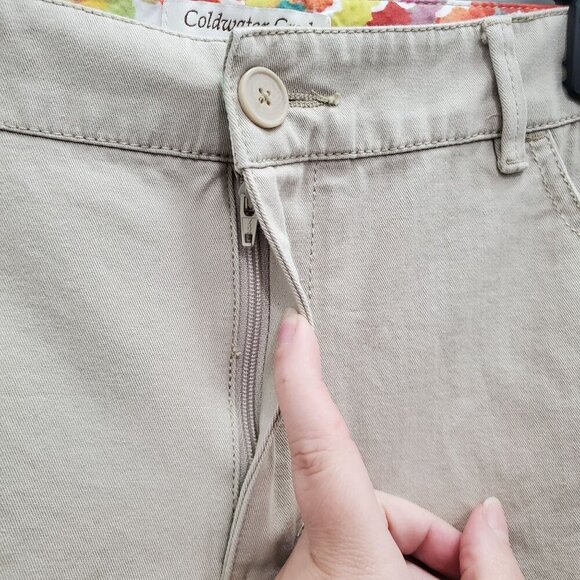 Coldwater Creek Women's Tan Natural Fit Stretch Khaki Capri Pants Size 12 - Picture 2 of 5